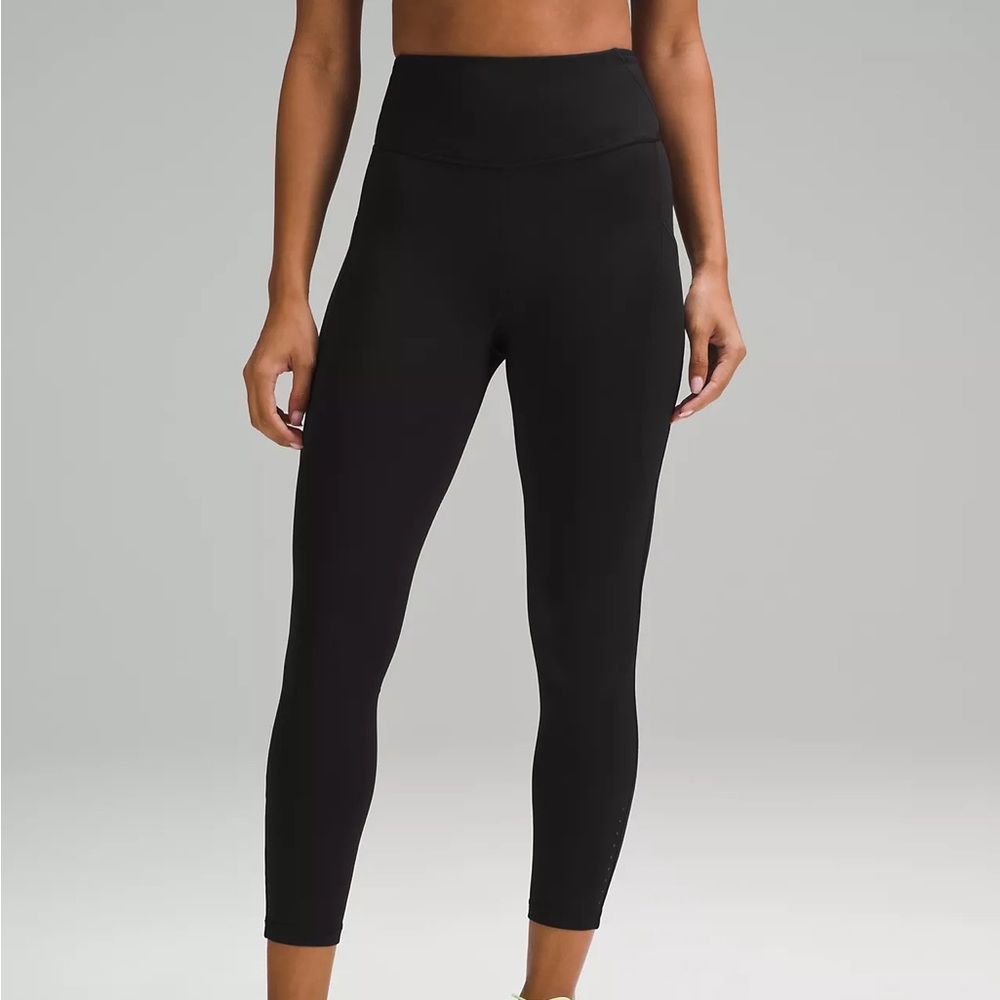 Lululemon Fast and Free High-Rise Thermal Tight 25"
5 Pocket size 6 black